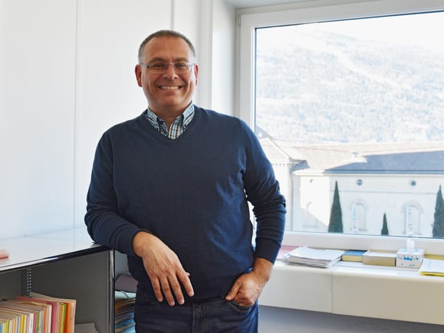 El accumpogna dapi 15 onns fusiuns da vischnancas: Simon Theus, manader-substitut da l'uffizi chantunal da vischnancas. El accumpogna dapi 15 onns fusiuns da vischnancas: Simon Theus, manader-substitut da l'uffizi chantunal da vischnancas.