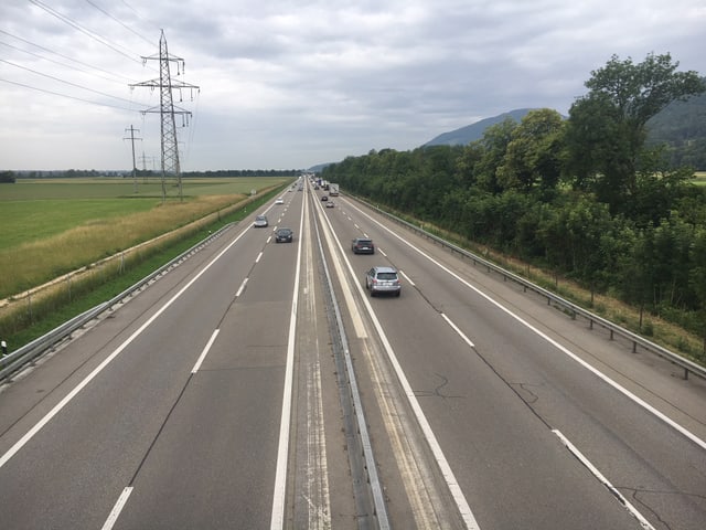 Autobahn A1 im Gäu, Blick auf Fahrtrichtung Bern. Autobahn A1 im Gäu, Blick auf Fahrtrichtung Bern.