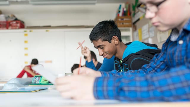 Schüler in einem Klassenzimmer Schüler in einem Klassenzimmer