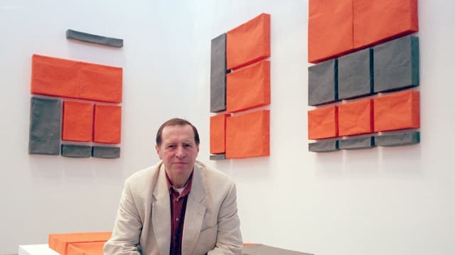 L'artist Franz Erhard Walther. L'artist Franz Erhard Walther.