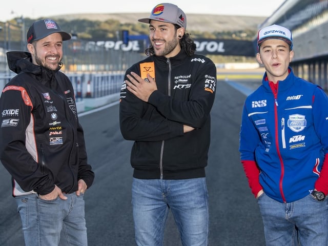 Tom Lüthi (links), Jesko Raffin (Mitte) und Jason Dupasquier diskutieren Tom Lüthi (links), Jesko Raffin (Mitte) und Jason Dupasquier diskutieren