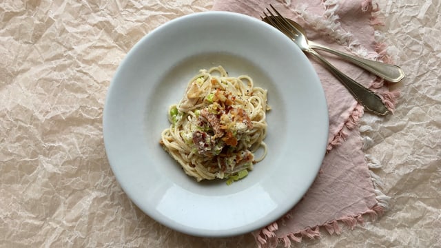 Pasta mit geräucherter Forelle, Lauch und Brösmeli. Pasta mit geräucherter Forelle, Lauch und Brösmeli.