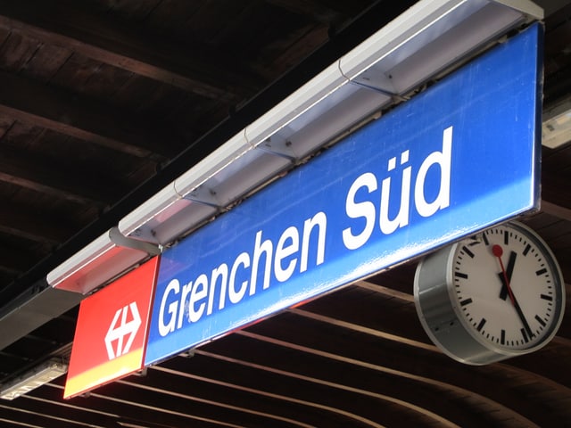 Das Bahnhofsschild von Grenchen Süd Das Bahnhofsschild von Grenchen Süd