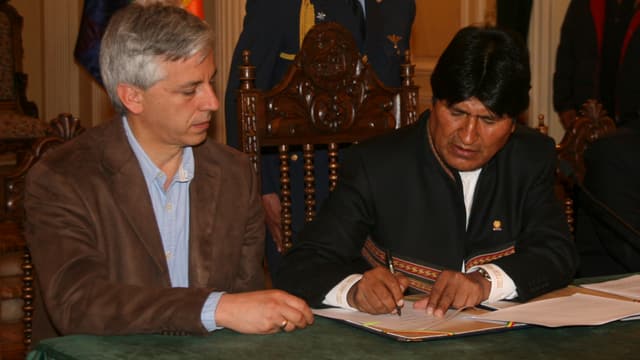 Präsident Evo Morales (r.) und sein Vize Alvaro Garcia Linera unterschreiben das Dekret. Präsident Evo Morales (r.) und sein Vize Alvaro Garcia Linera unterschreiben das Dekret.