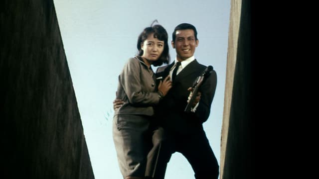 Eine Szene aus dem Film «Detective Bureau 2-3: Go to Hell Bastards!». Eine Szene aus dem Film «Detective Bureau 2-3: Go to Hell Bastards!».
