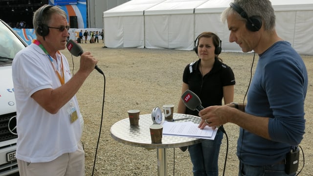 Turnfest-«Historiker» Paul Engelmann und Ausbildnerin Seline Harnischberg bei SRF-Moderator Jörg André in Biel. Turnfest-«Historiker» Paul Engelmann und Ausbildnerin Seline Harnischberg bei SRF-Moderator Jörg André in Biel.