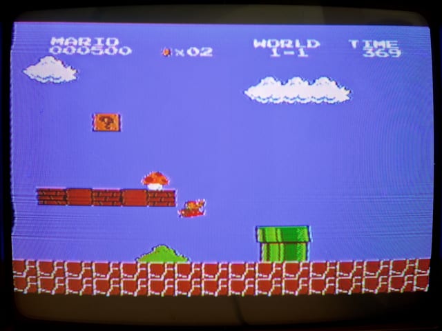Der zweite Bildschirm, mit Pilz. Gleich wird Mario zu Super Mario. Der zweite Bildschirm, mit Pilz. Gleich wird Mario zu Super Mario.