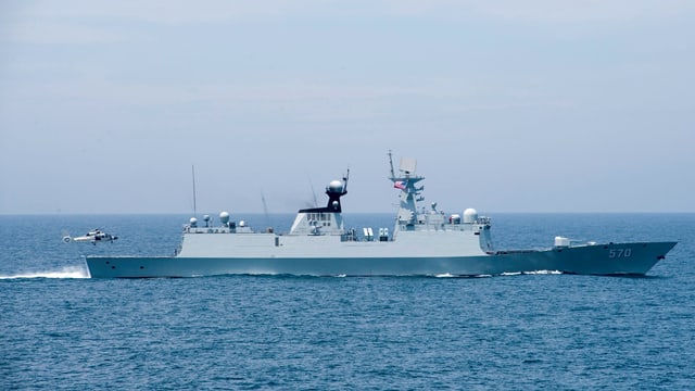 Chinesisches Kriegsschiff. Chinesisches Kriegsschiff.