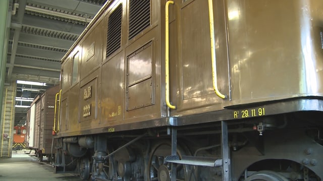 La locomotiva 222 è stada l’emprima locomotiva electrifitgada da la Viafier retica. La locomotiva 222 è stada l’emprima locomotiva electrifitgada da la Viafier retica.