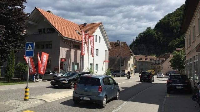 Enge Strasse in einem Dorf. Enge Strasse in einem Dorf.