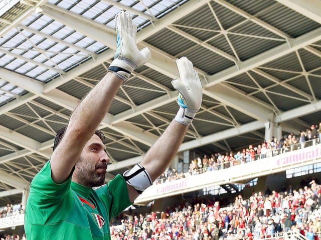 Gianluigi Buffon lässt sich feiern.