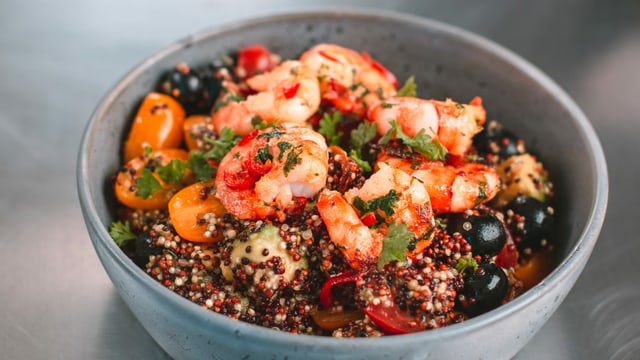 salata da quinoa cun crevettas salata da quinoa cun crevettas