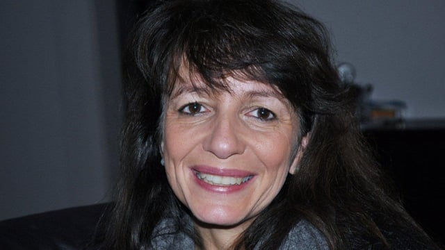 Porträt Sandra Noth, langes schwarzes Haar. Porträt Sandra Noth, langes schwarzes Haar.