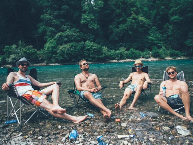 Festivalbesucher auf der Aare Festivalbesucher auf der Aare