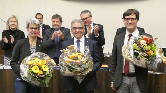 Gewählte mit Blumenstrauss Gewählte mit Blumenstrauss