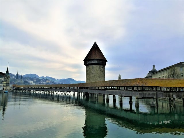 Wolken über der Kapellbrücke.