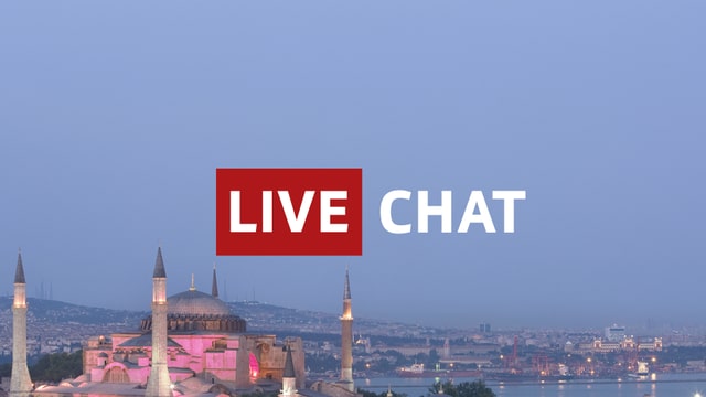 Blick auf Istanbul. Darüber das Logo «Live Chat»