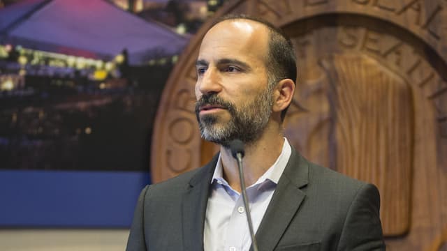 Der neue Uber-Chef Dara Khosrowshahi bei einer Medienkonferenz am 2. April 2015 in Seattle, USA, damals noch CEO des Online-Reisebüros Expedia. Der neue Uber-Chef Dara Khosrowshahi bei einer Medienkonferenz am 2. April 2015 in Seattle, USA, damals noch CEO des Online-Reisebüros Expedia.