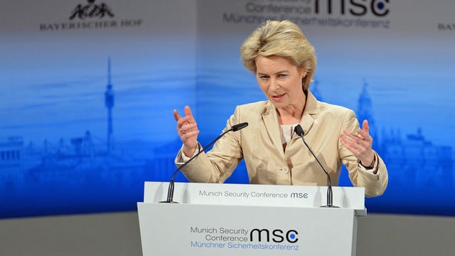 Von der Leyen an Rednerpult Von der Leyen an Rednerpult