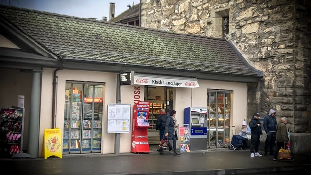 Der unabhängigen Kiosk Landjäger in der Aarauer Altstadt gibt es schon seit über 15 Jahren. Der unabhängigen Kiosk Landjäger in der Aarauer Altstadt gibt es schon seit über 15 Jahren.