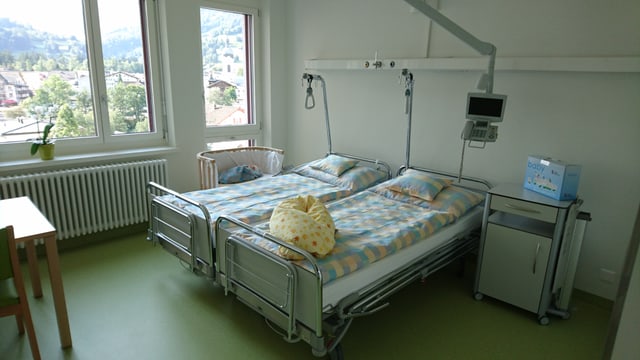 L'ospital porscha era ina stanza da famiglia en la partiziun da parturir. L'ospital porscha era ina stanza da famiglia en la partiziun da parturir.
