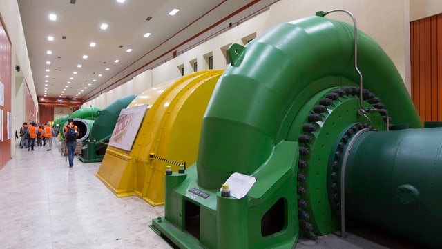 Pumpen, Turbinen und Generatoren im Pumpspeicherkraftwerk Grimsel 2. Pumpen, Turbinen und Generatoren im Pumpspeicherkraftwerk Grimsel 2.