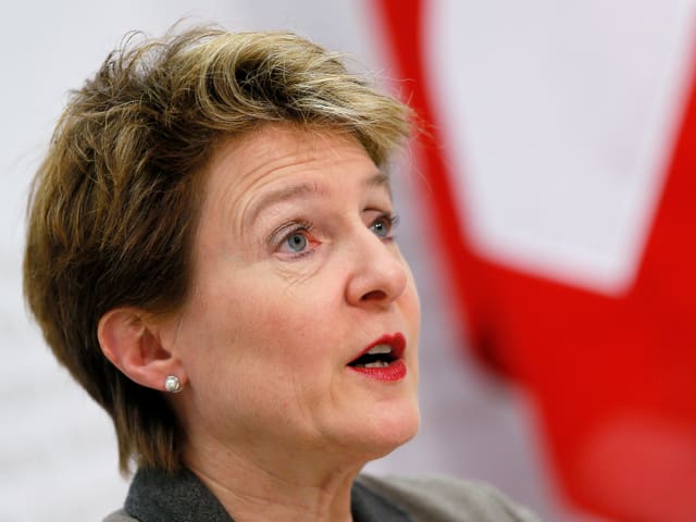 Portrait von Justizministerin Simonetta Sommaruga während der Medienkonferenz zur Revision des Büpf Portrait von Justizministerin Simonetta Sommaruga während der Medienkonferenz zur Revision des Büpf