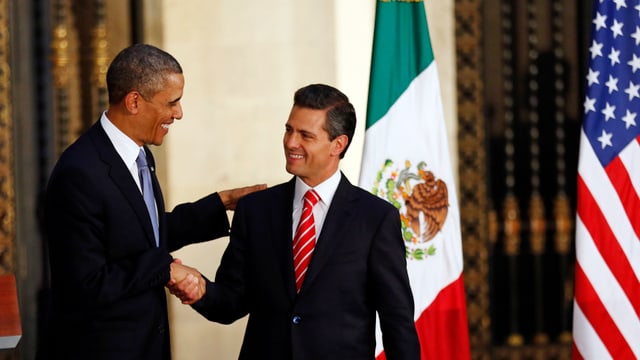 Obama und Peña Nieto beim Händeschütteln. Obama und Peña Nieto beim Händeschütteln.