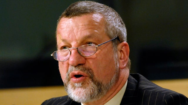 Porträt Max-Peter Ratzel. Porträt Max-Peter Ratzel.