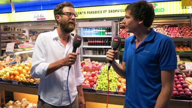 Luciano Marinello und SRF-Reporter Dominik Meier im Gespräch vor einer Marinello-Filiale. Luciano Marinello und SRF-Reporter Dominik Meier im Gespräch vor einer Marinello-Filiale.