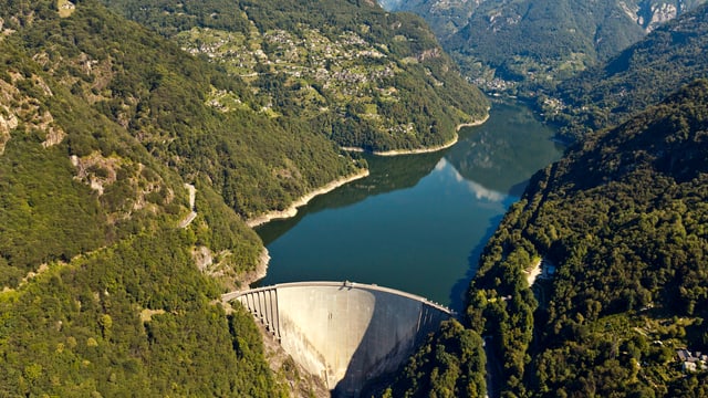 Luftaufnahme des Verzasca-Staudamms Luftaufnahme des Verzasca-Staudamms