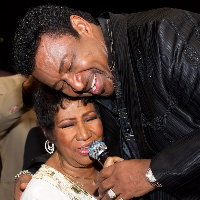 Dennis Edwards und Aretha Franklin bei einem Duett. Dennis Edwards und Aretha Franklin bei einem Duett.