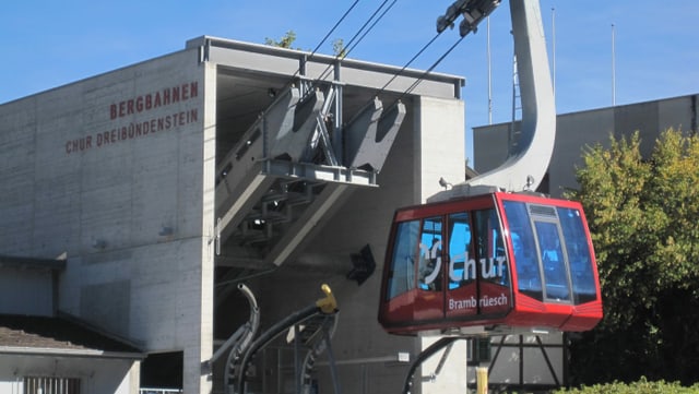 Purtret da la pendiculara Brambrüesch durant l'atun. Purtret da la pendiculara Brambrüesch durant l'atun.