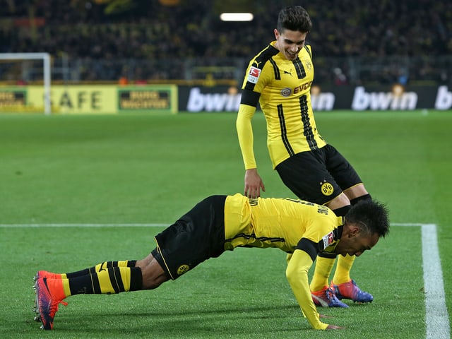 Pierre-Emerick Aubameyang freut sich über sein 1:0 gegen die Bayern. Pierre-Emerick Aubameyang freut sich über sein 1:0 gegen die Bayern.