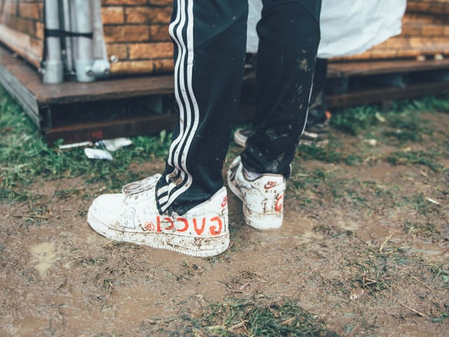 Selbst verzierte Sneakers