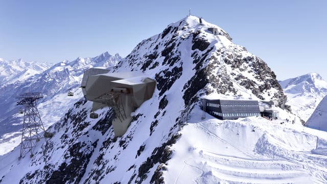 Visualisierung Berg mit Bergbahn-Station Visualisierung Berg mit Bergbahn-Station
