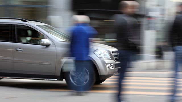 Auto und Fussgänger Auto und Fussgänger