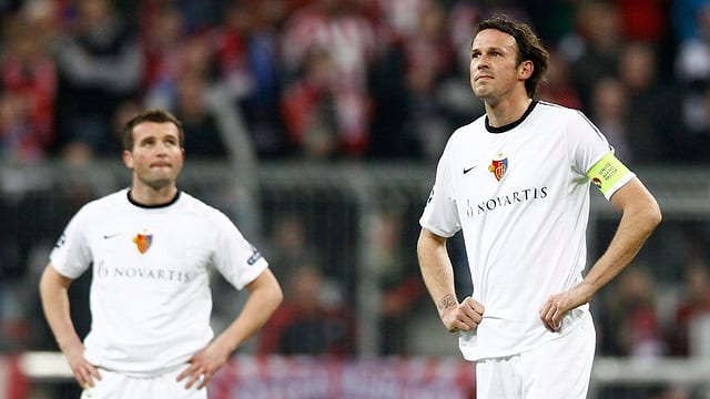 Alex Frei (l.) und Marco Streller verstehen nach der 0:7-Klatsche bei den Bayern die Welt nicht mehr. Alex Frei (l.) und Marco Streller verstehen nach der 0:7-Klatsche bei den Bayern die Welt nicht mehr.