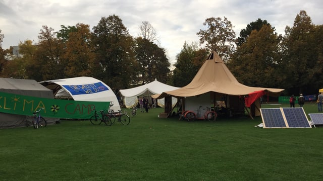 Aufgestellte Zelte im Horburgpark Aufgestellte Zelte im Horburgpark