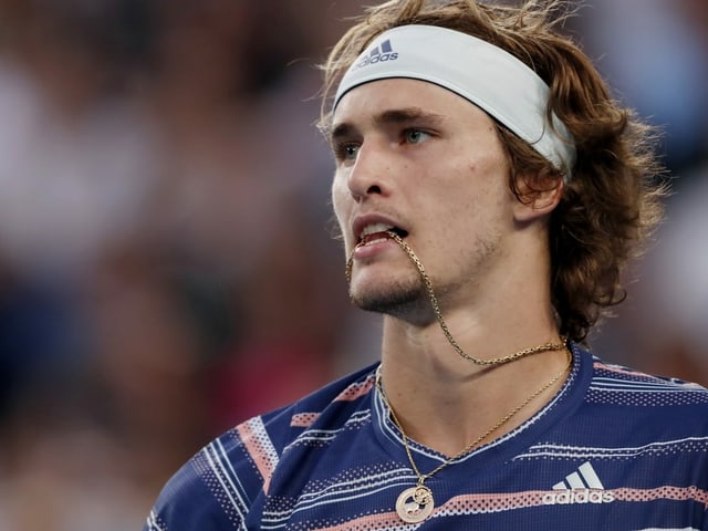 Alexander Zverev und seine «Beisskette». Alexander Zverev und seine «Beisskette».