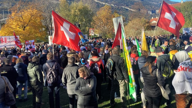 Zu sehen Demonstrierende in Chur.