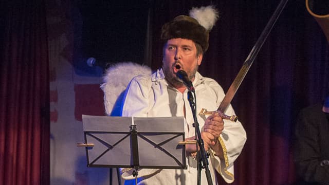 Matto Kämpf singt. Matto Kämpf singt.