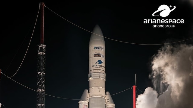 Mit solchen Raketen werden die Satelliten ins All gebracht. Mit solchen Raketen werden die Satelliten ins All gebracht.