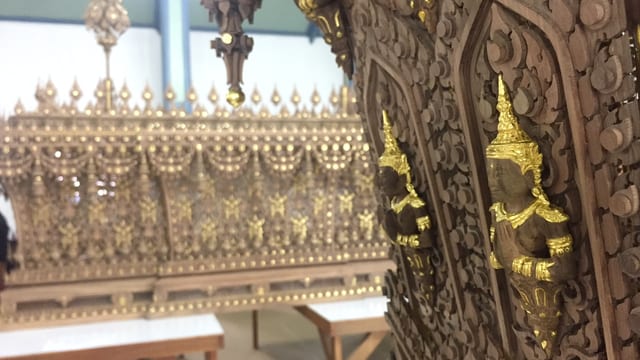 Schnitzereien, teilweise mit Gold verziert. Schnitzereien, teilweise mit Gold verziert.