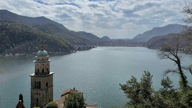 Blick über den sonnigen Luganersee mit aufziehenden Quellwolken. Blick über den sonnigen Luganersee mit aufziehenden Quellwolken.