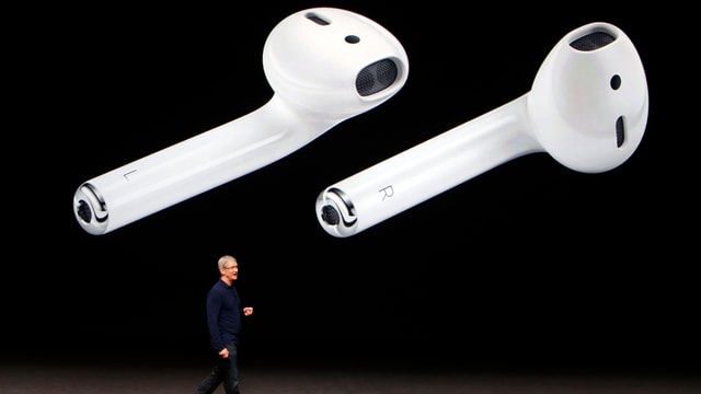 Apple-Chef Tim Cook bei der Präsentation der neuen Ohrstöpsel im September. 