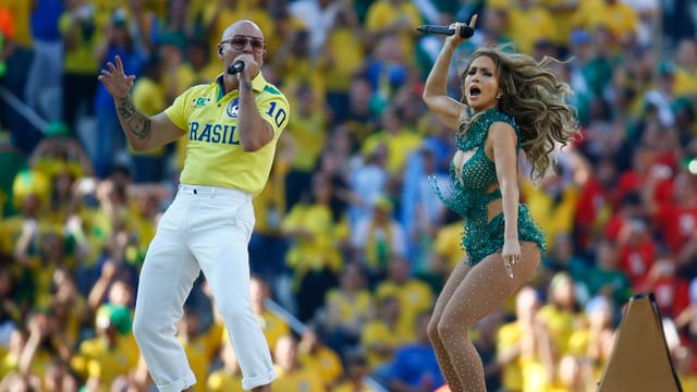 Pitbull und Jennifer Lopez performen an der WM-Eröffnung in Brasilien