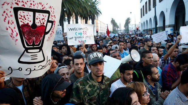 Rabat am Sonntag: Der Todesfall hat vor allem junge Menschen in Marokko auf die Strasse getrieben. Rabat am Sonntag: Der Todesfall hat vor allem junge Menschen in Marokko auf die Strasse getrieben.