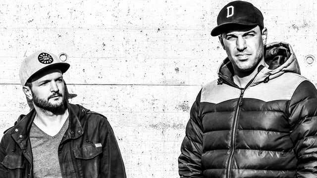 schwarzweissfotot zweier rapper circa 40 jahre alt schwarzweissfotot zweier rapper circa 40 jahre alt