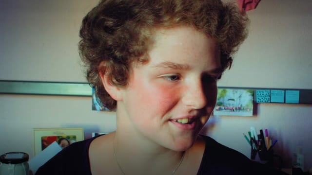 Portärt von Noémi im Zimmer. Portärt von Noémi im Zimmer.